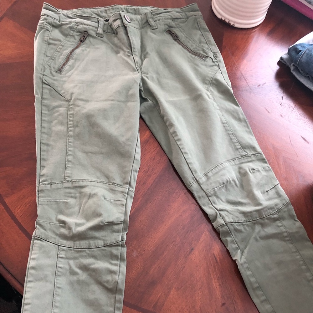 Army Green American Eagle pants. Jegging Ankle